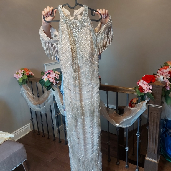 I am pregnant and it does not fit me. - Picture 1 of 3